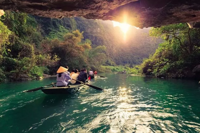 ecotourism Trang An boat tour