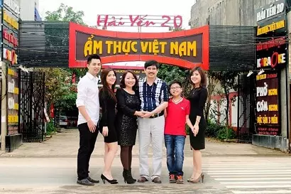 bên ngoài nhà hàng Hải Yến