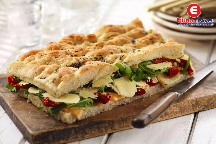 Focaccia - Món bánh mì truyền thống của Ý
