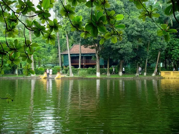 Gioi thieu ve lang bac o Ha Noi