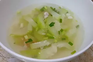 canh bầu nấu thịt