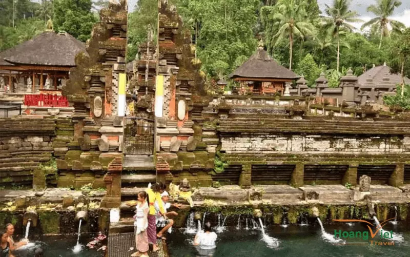 Ghé thăm Làng Tampak Siring và đền Tirta Empul