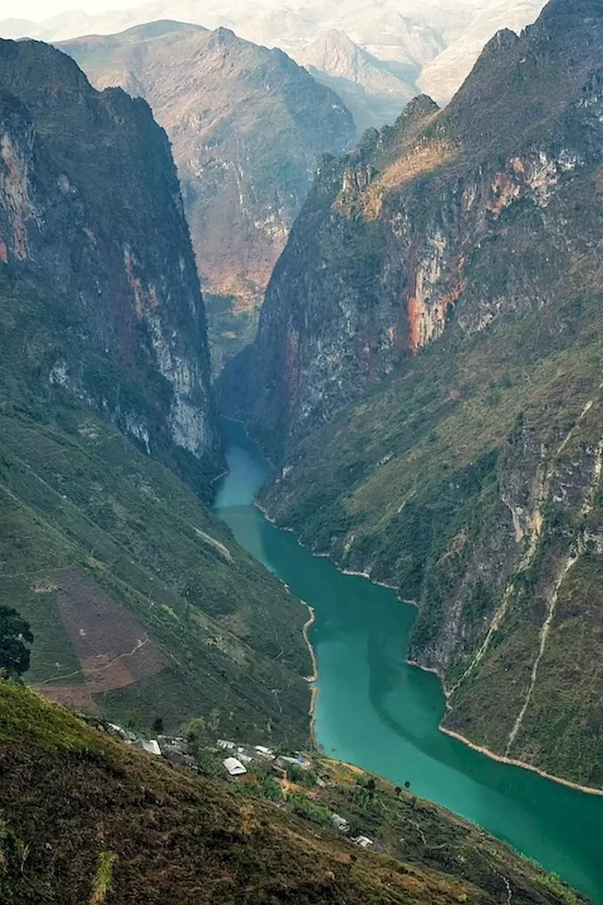 Sông Nho Quế được xem như danh thắng kỳ vĩ độc nhất của Hà Giang
