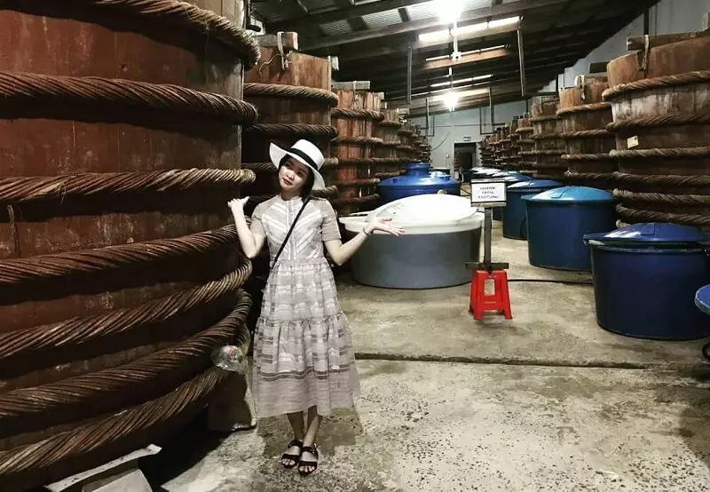 Tham quan và tìm hiểu về quy trình sản xuất nước mắm trứ danh Phú Quốc.
