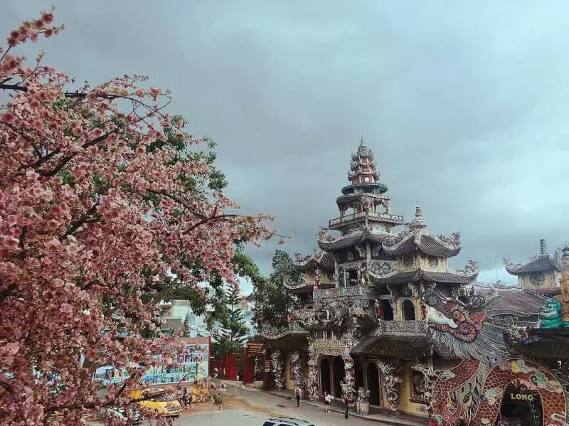 chùa Linh Phước - chùa ve chai