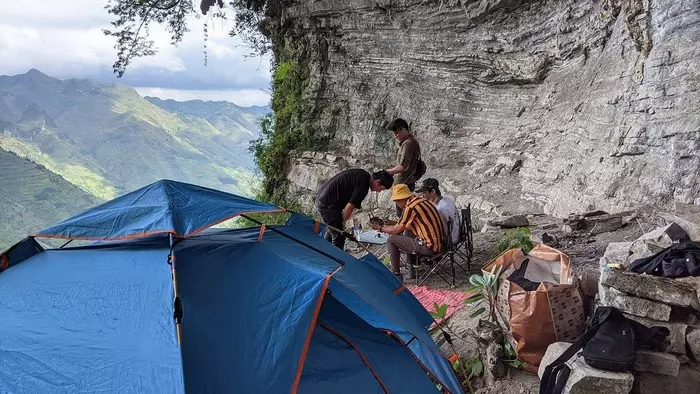 Cắm trại qua đêm