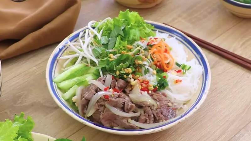 Bún xào thịt bò