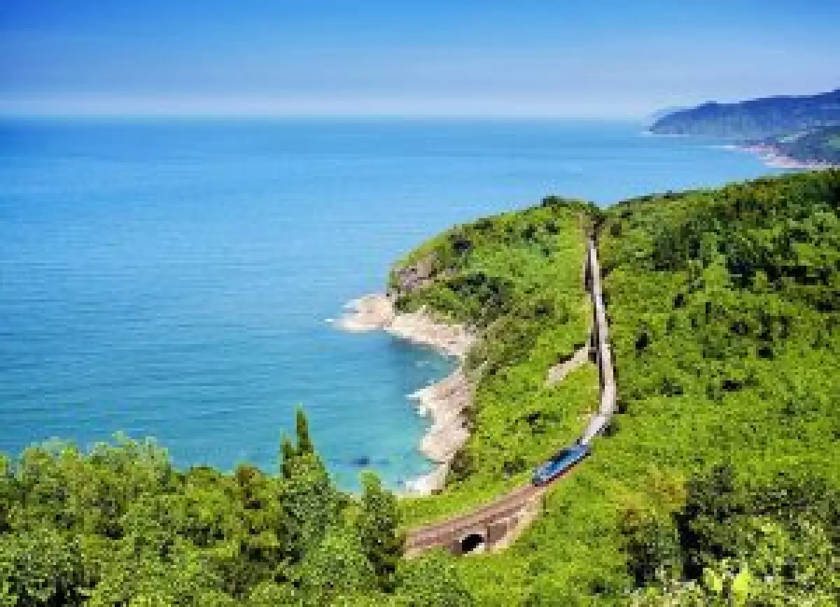 Khung cảnh du lịch bằng tàu hỏa từ Hà Nội - Đà Nẵng