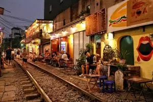 Đường tàu Phùng Hưng (Hà Nội) - cung đường thu hút khách du lịch khi ghé thăm Hà Nội