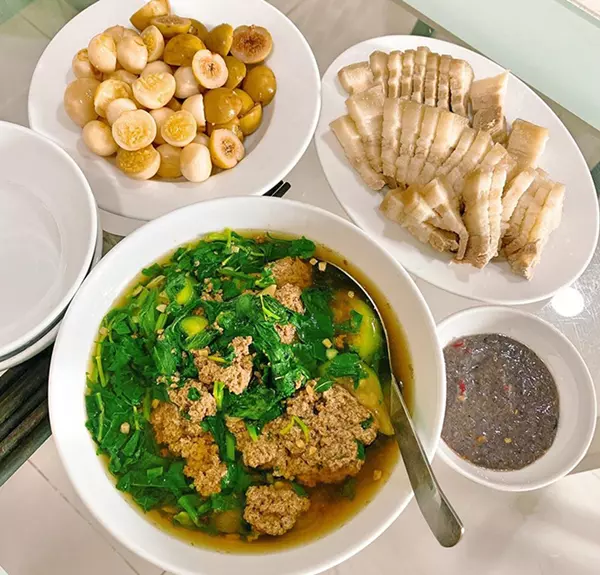 Canh cua nấu mướp, mồng tơi