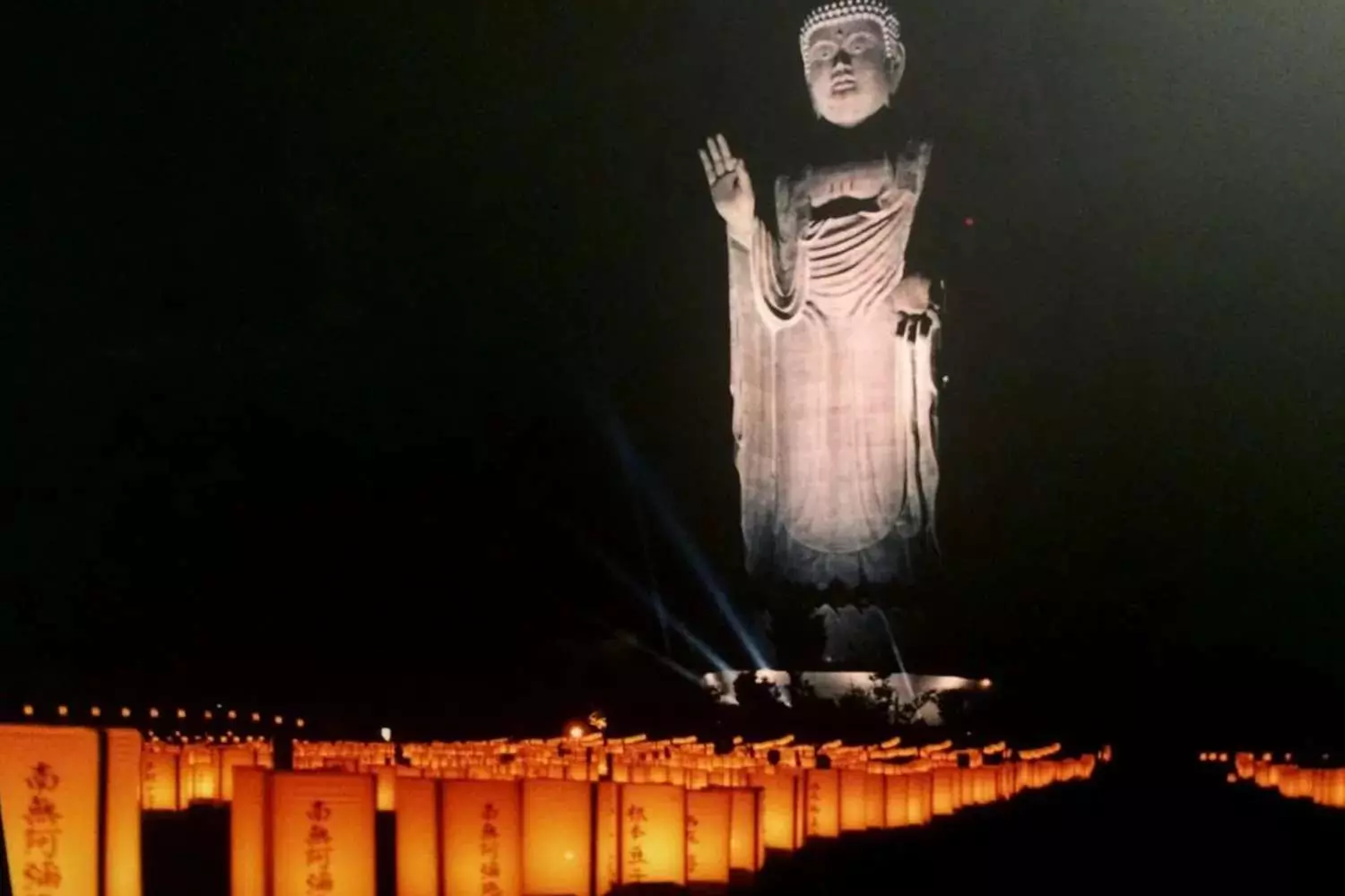 Bức tượng phật USHIKU-DAIBUTSU uy nghiêm và hoành tráng