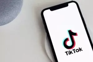 Các bước thuê TikToker review đồ ăn