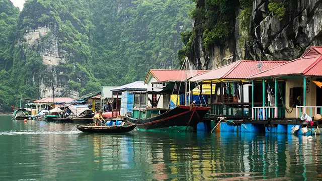 Vịnh Hạ Long - "bức tranh" thiên nhiên tuyệt đẹp mà tạo hóa ban tặng cho du lịch Việt Nam