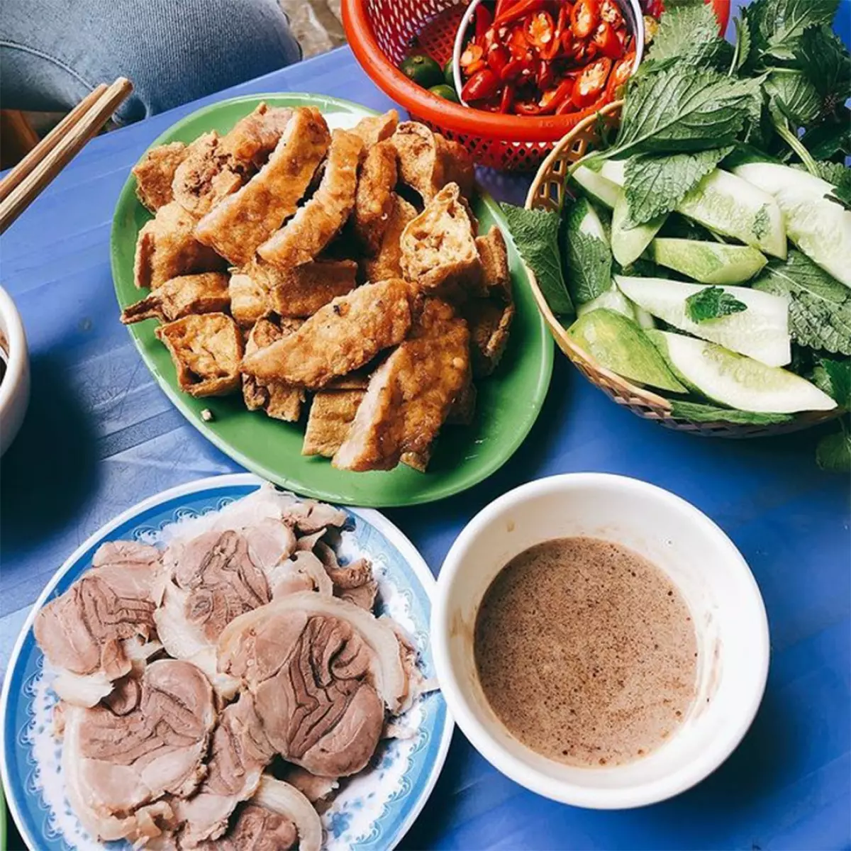 bun-dau-trung-huong