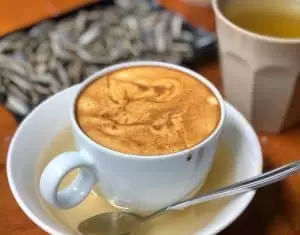 Dùng cả lòng trắng cafe trứng