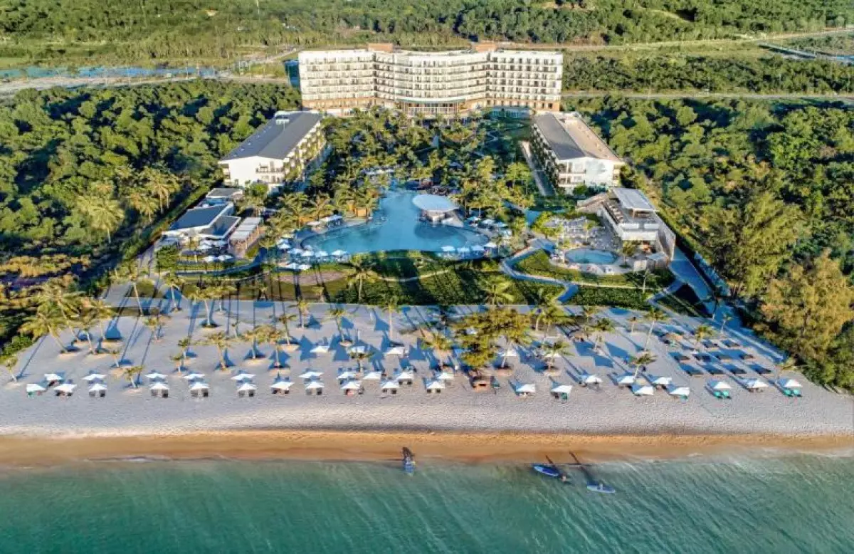 SOL by Meliã Phu Quoc là một khách sạn nghỉ dưỡng 5 sao nổi tiếng bên bờ biển.