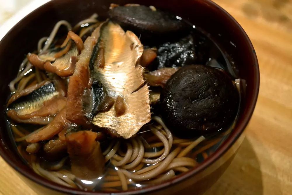 Mì soba với cá trích khô (nishin soba)