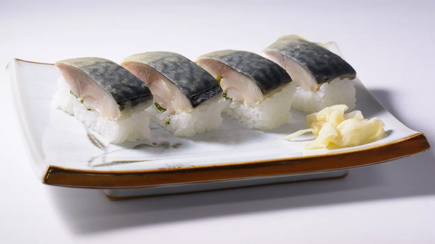 Sushi cá thu (sabazushi)