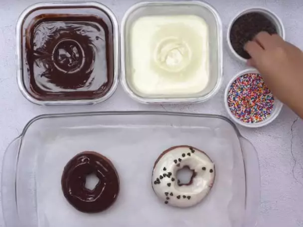 2 cách làm bánh donut ngon cực đơn giản tại nhà - 4