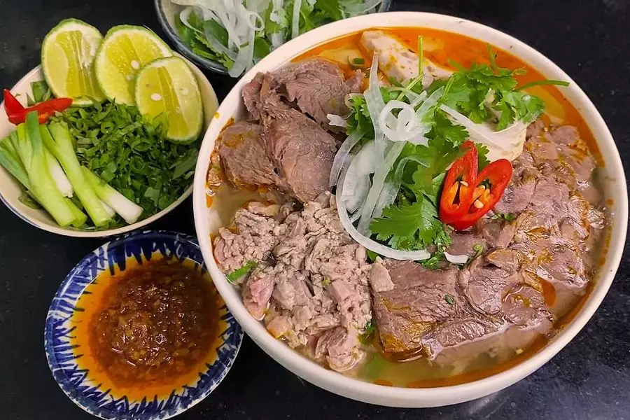 Bún bò Huế là một trong các món nước ngon của xứ Huế thơ mộng