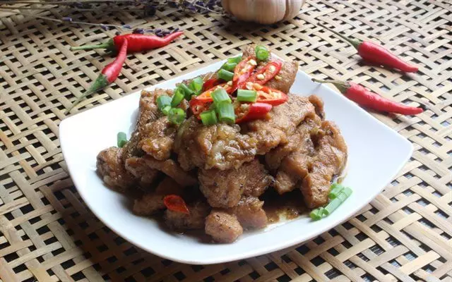 Thịt nạc vai kho tiêu