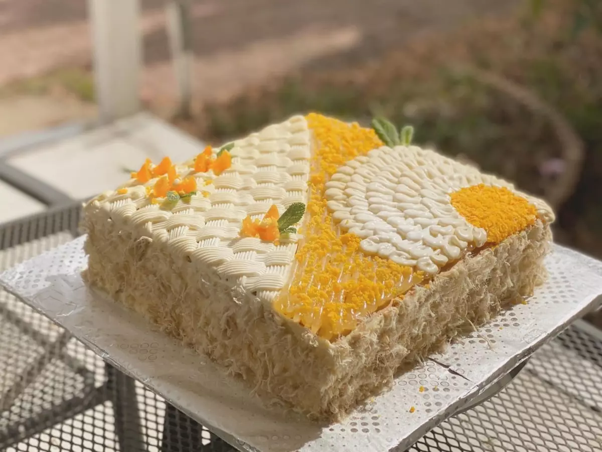 BÁNH KEM BÔNG LAN TRỨNG MUỐI - Shop Bánh Kem Love Cake