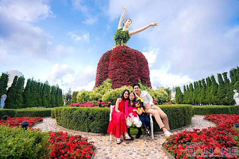 Du khách thỏa sức Check In tại vườn hoa Le Jardin D’Amour trong tour Bà Nà Hills