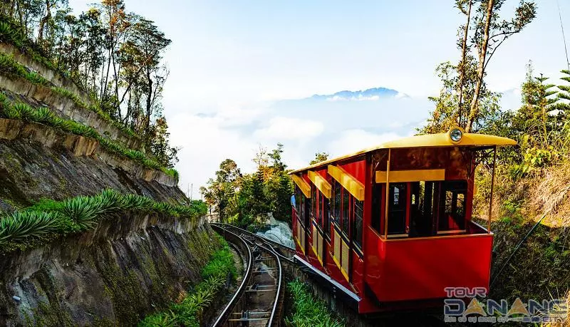 Du khách sẽ được trải nghiệm cảm giác ngắm thiên nhiên hùng vĩ với Tàu Hỏa Leo Núi