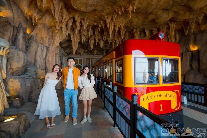 Trải nghiệm Tàu Hoả Leo Núi số 2 cùng tour Bà Nà Hills giá rẻ của tourdanangcity