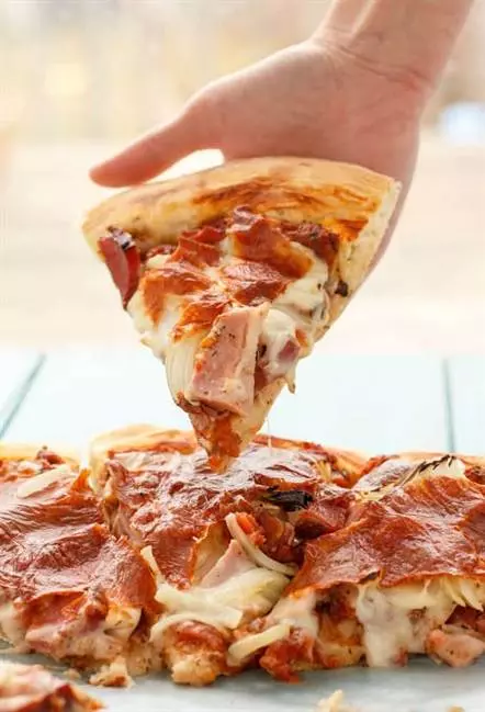 Pizza giăm bông còn sót lại nhà làm