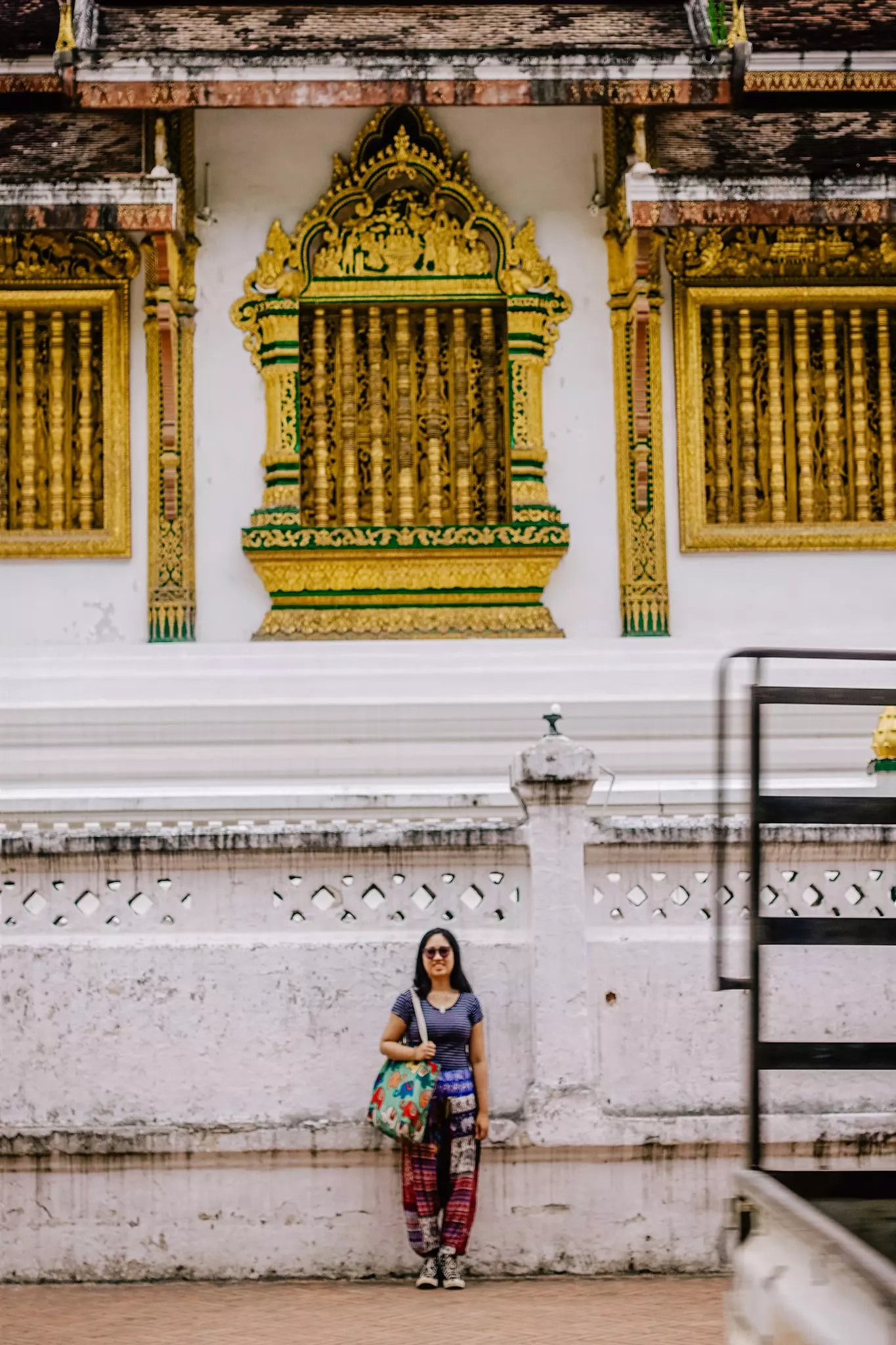 Ở Lào, chúng tôi không mải mê sống ảo. Ở chốn này, mỗi sáng mà rảnh, chúng tôi lại vác máy đi sáng tác ảnh đường phố, miễn là không mưa.