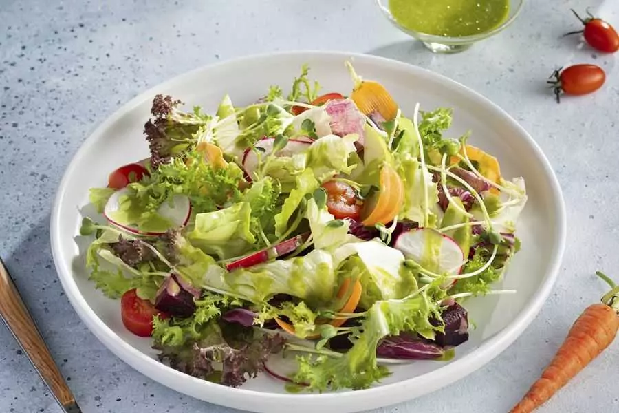 Salad chay thanh mát và giàu chất xơ.