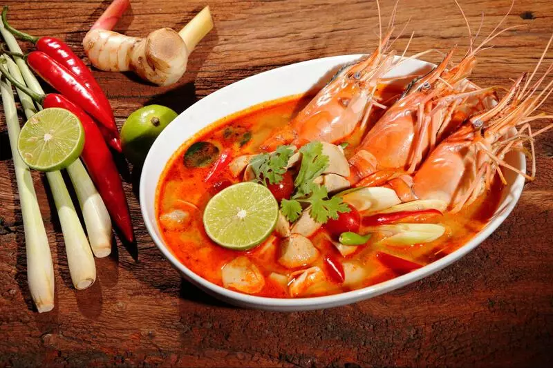 Súp hải sản Tomyum - món ăn nổi tiếng ở Pattaya