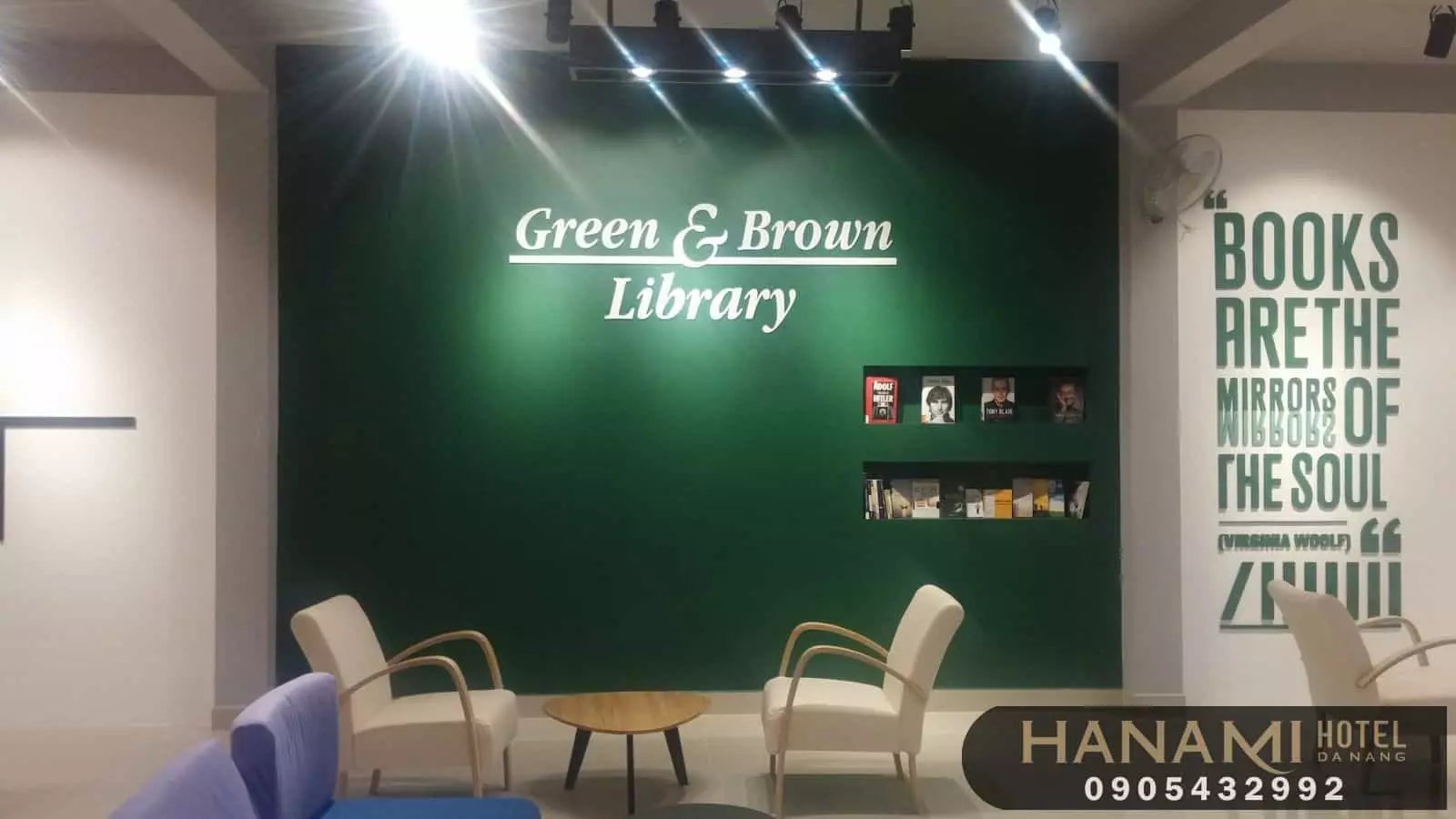 Green & Brown Library hoạt động như một quán cà phê, hiệu sách và thư viện
