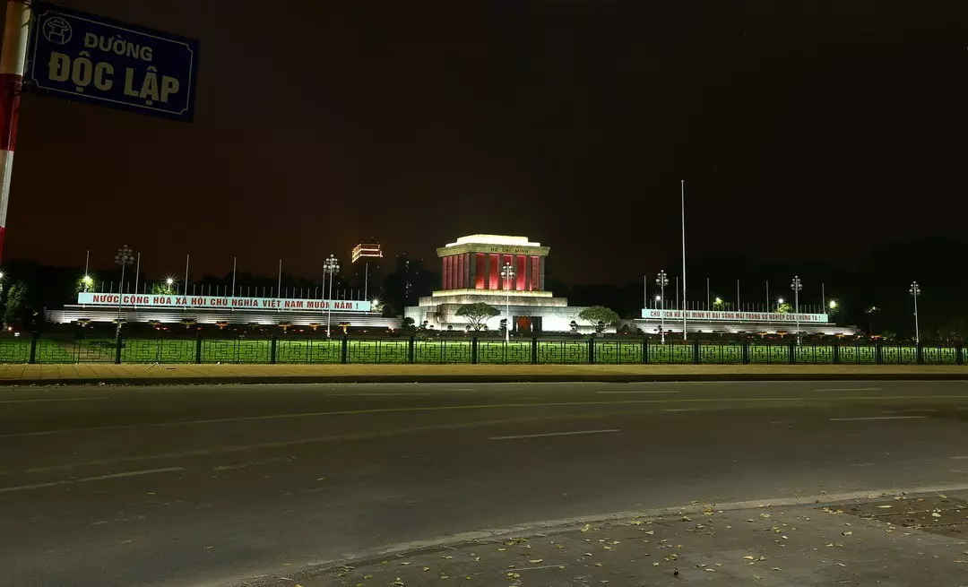 Lăng Chủ tịch Hồ Chí Minh tại quảng trường Ba Đình.