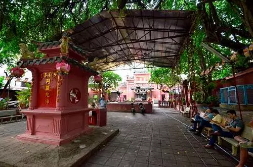 Khoảng sân của chùa Phước Hải quận 1
