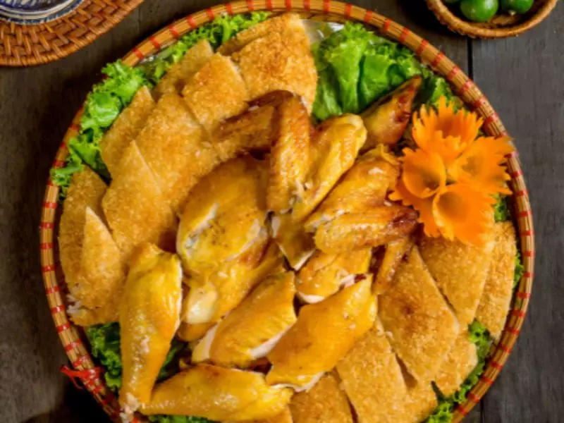 Món gà bó xôi - gà không lối thoát tại Kim Kê Quán được chế biến theo công thức gia truyền