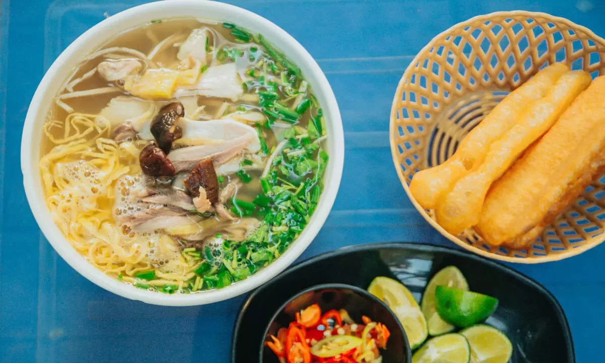 Bún thang Bà Đức - món ngon gần Hồ Gươm nổi tiếng lâu đời