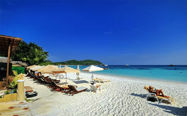 Bãi biển Pattaya với cát trắng mịn