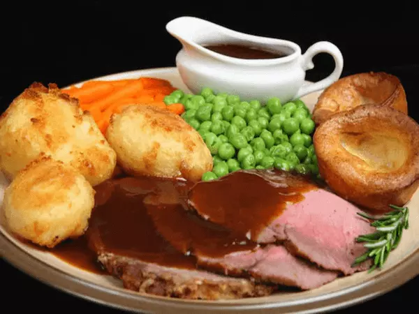 Món thịt nướng Sunday Roast đặc trưng của Anh quốc