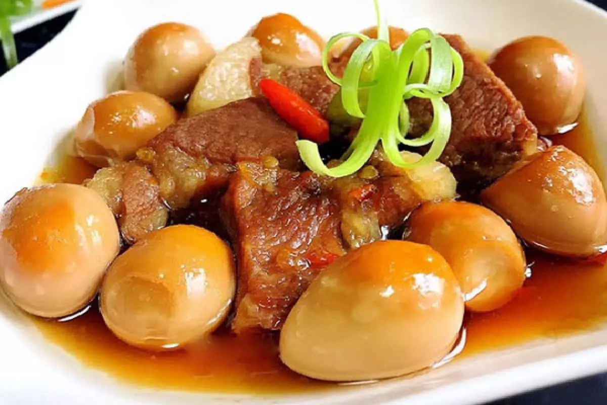 Món thịt kho tàu ở miền Bắc được sử dụng nhiều trong các bữa cơm gia đình.