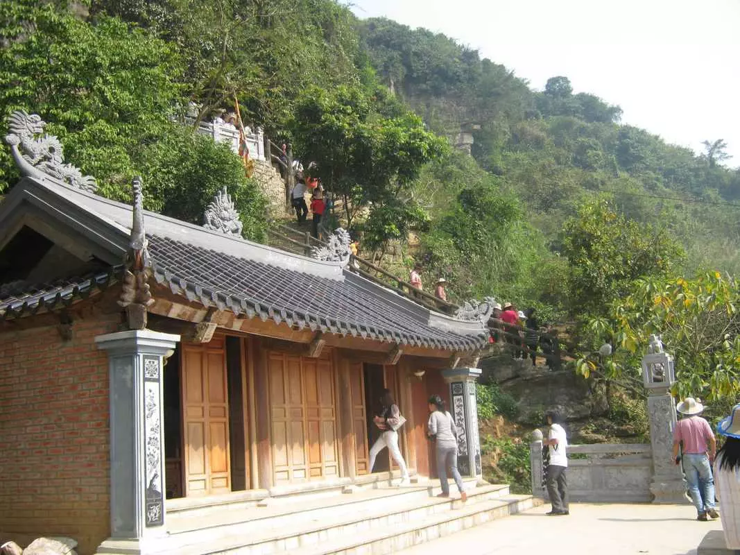 Du lịch Ninh Bình ở đền Cao Sơn