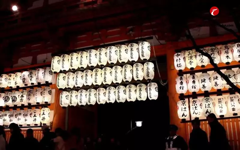 Du lịch Nhật Bản tháng 12: Lễ hội Okera Mairi của Đền Yasaka ở Kyoto. Lễ hội đốt lửa thiêng.