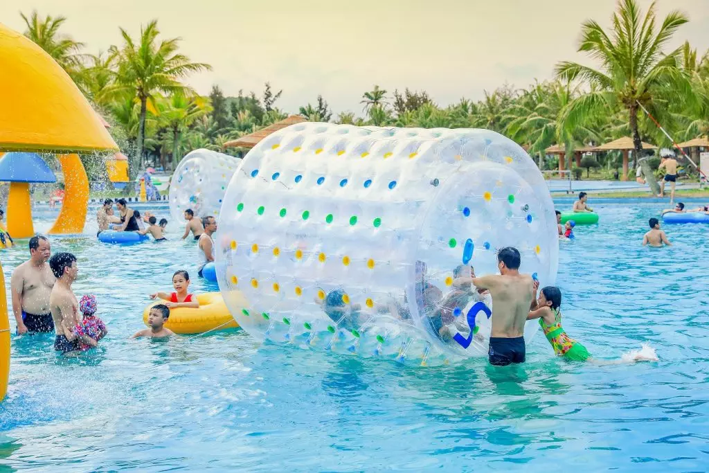 Hồ bơi tạo sóng tại Hòn Dấu Resort