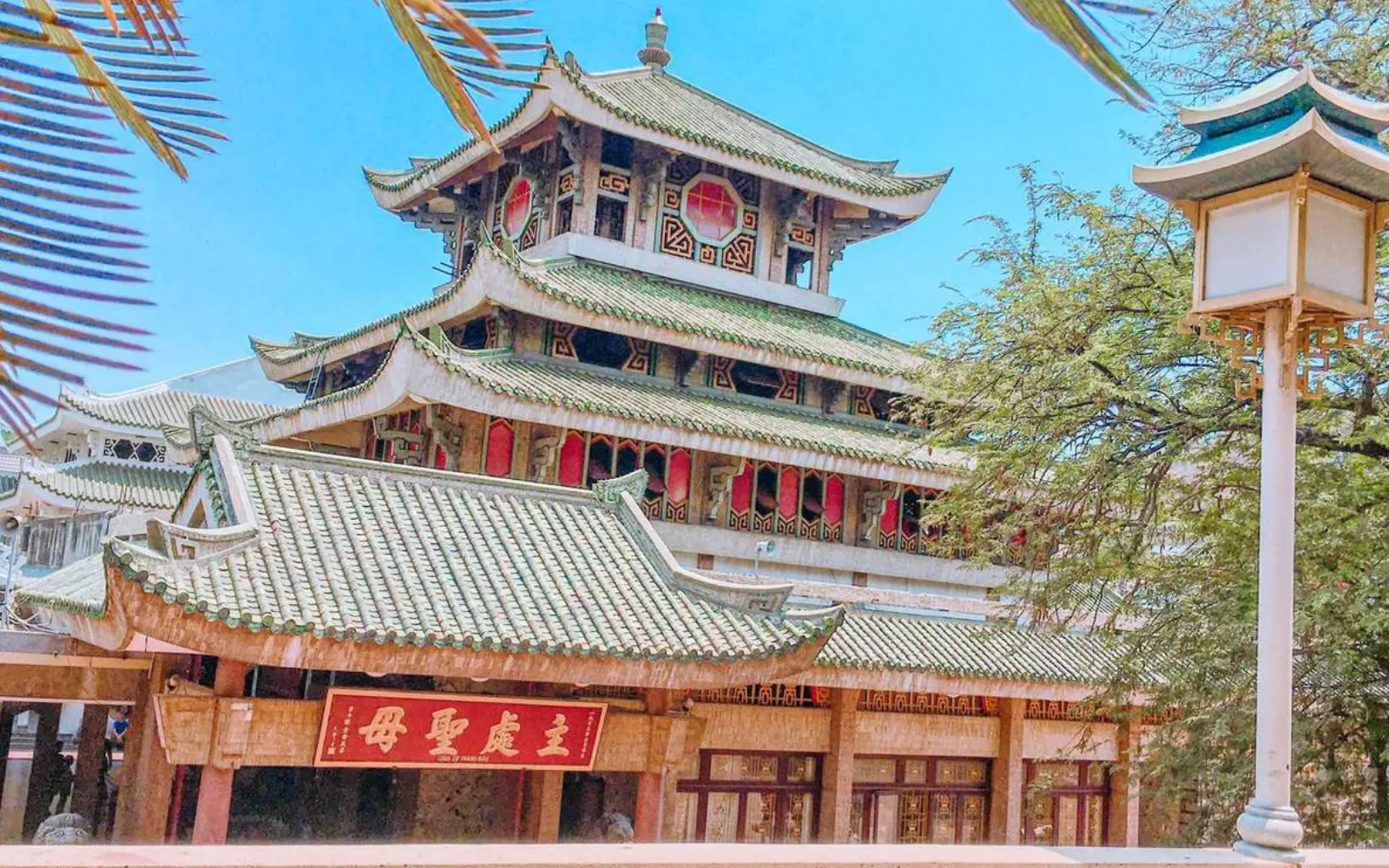 Kiến trúc ấn tượng của Chùa Bà Châu Đốc An Giang