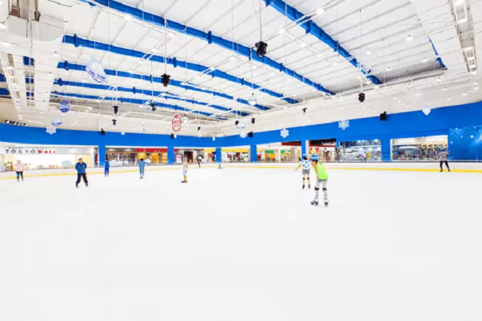 Sân trượt băng TPHCM Vinpearlland Ice Rink Royal