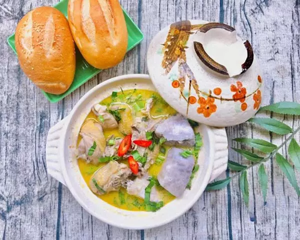 canh gà nấu khoai môn đãi tiệc