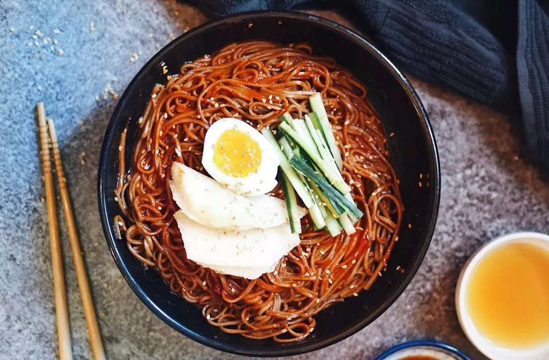 Mì lạnh sốt cay Bibim Naengmyeon