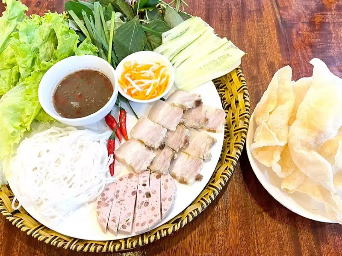 Bún thịt luộc mắm nêm