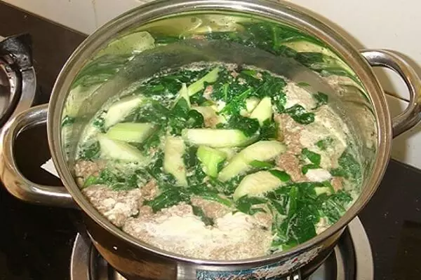 đợi nồi canh sôi đều